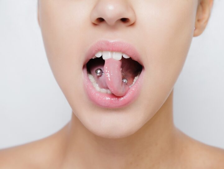 Piercing a labbra e lingua: quali rischi per la salute dei denti | Blog | Studio Dentistico Stramesi Milano
